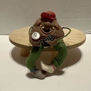 WMG 2006 Resin Shelf Sitter Lady Collectible Figurine